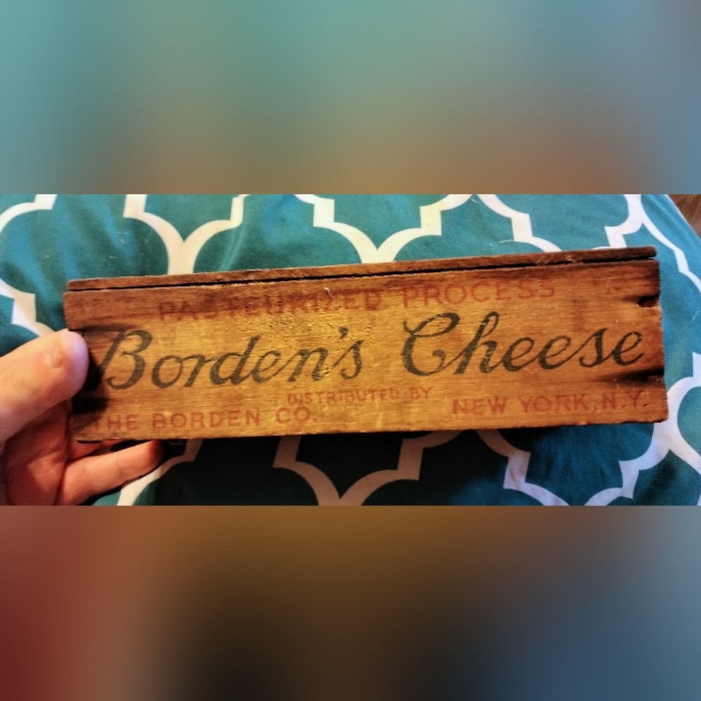 Vintage Borden Cheese Wood Box    2/24